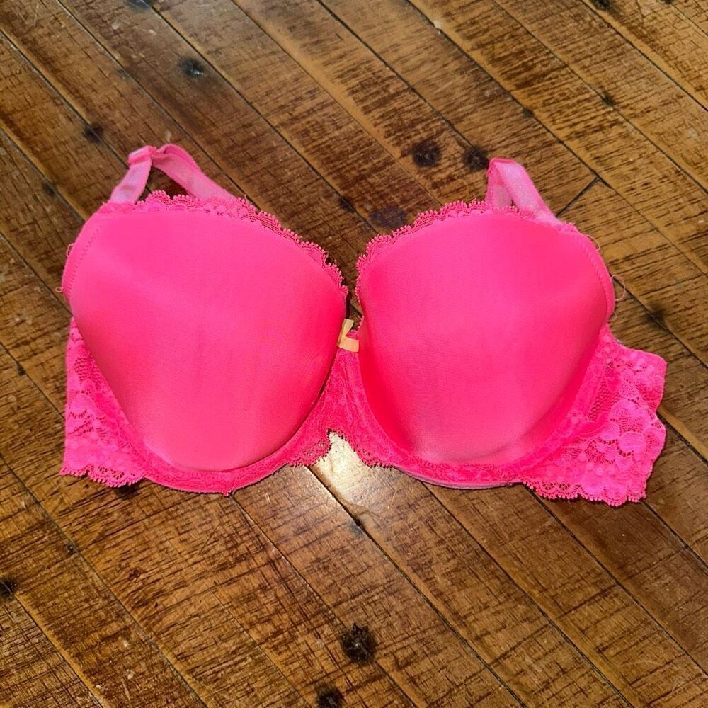Victoria’s Secret hot pink lacy Dream Angels lined Demi 34D bra